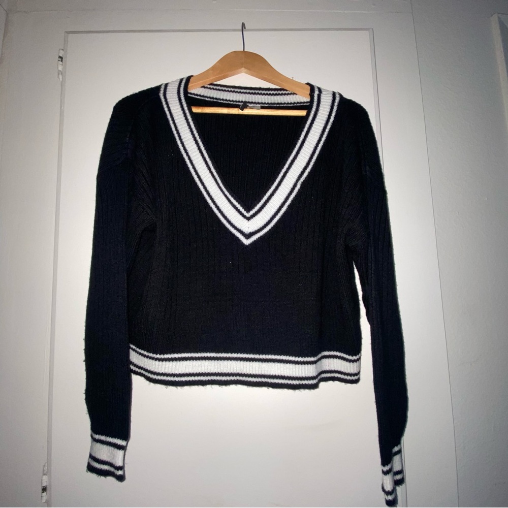 V-Neck Cropped Sweater